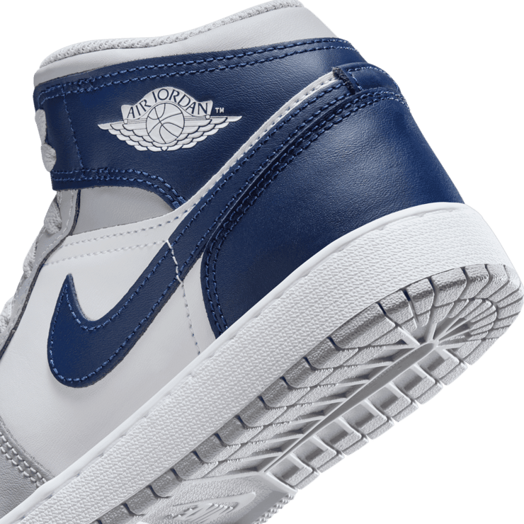 Air Jordan 1 Mid 'Wolf Grey Midnight Navy' (GS) Angle 5