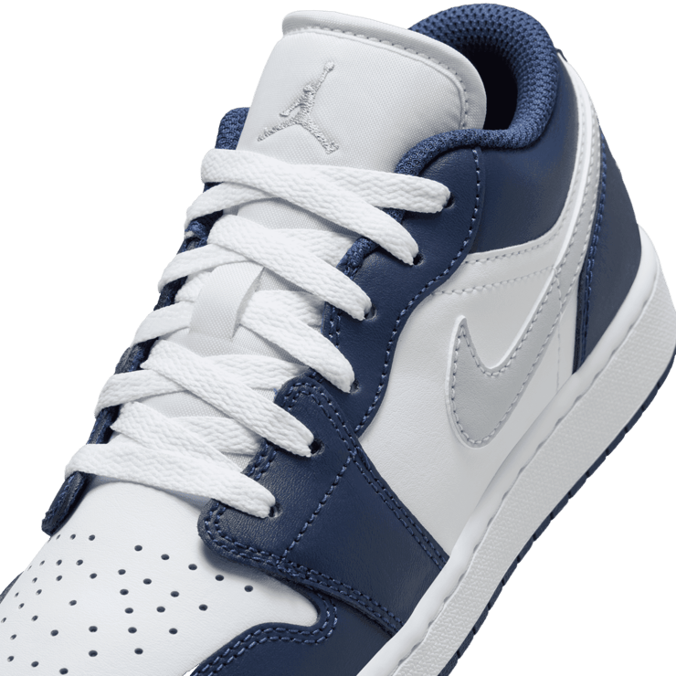 Air Jordan 1 Low 'Midnight Navy Wolf Grey' (GS) Angle 4