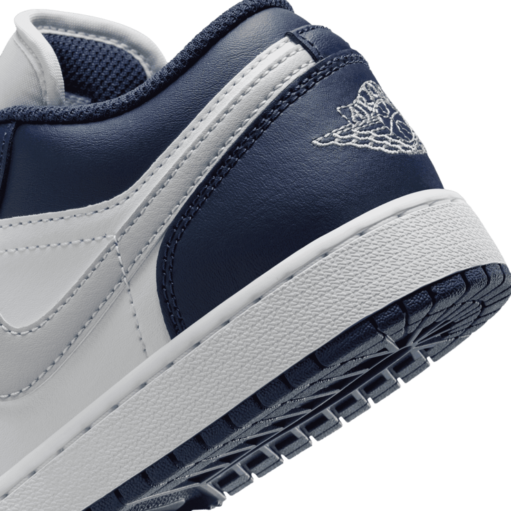 Air Jordan 1 Low 'Midnight Navy Wolf Grey' (GS) Angle 5
