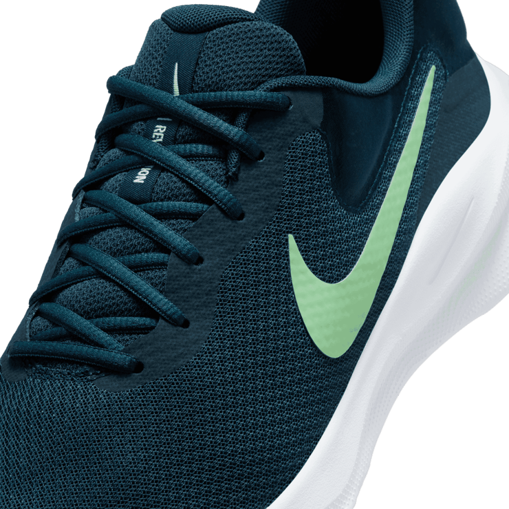 Nike Revolution 7 Road Angle 4