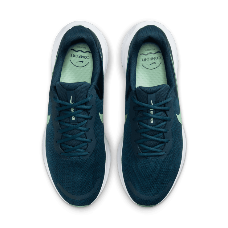 Nike Revolution 7 Road Angle 1