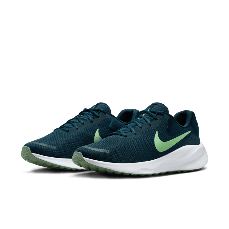 Nike Revolution 7 Road Angle 2