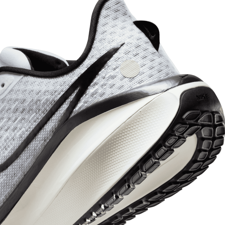 Nike Vomero 17 Road (Extra Wide) Angle 5