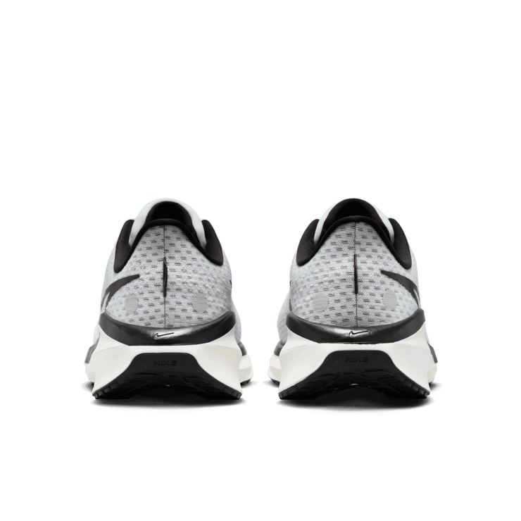 Nike Vomero 17 Road (Extra Wide) Angle 3