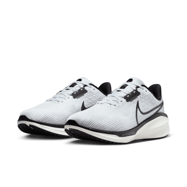 Nike Vomero 17 Road (Extra Wide) Angle 2
