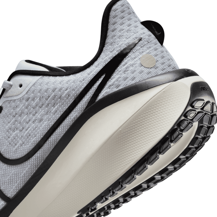 Nike Vomero 17 Road Angle 5