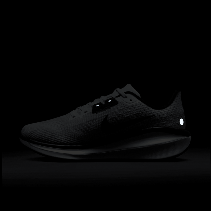 Nike Vomero 17 Road Angle 9