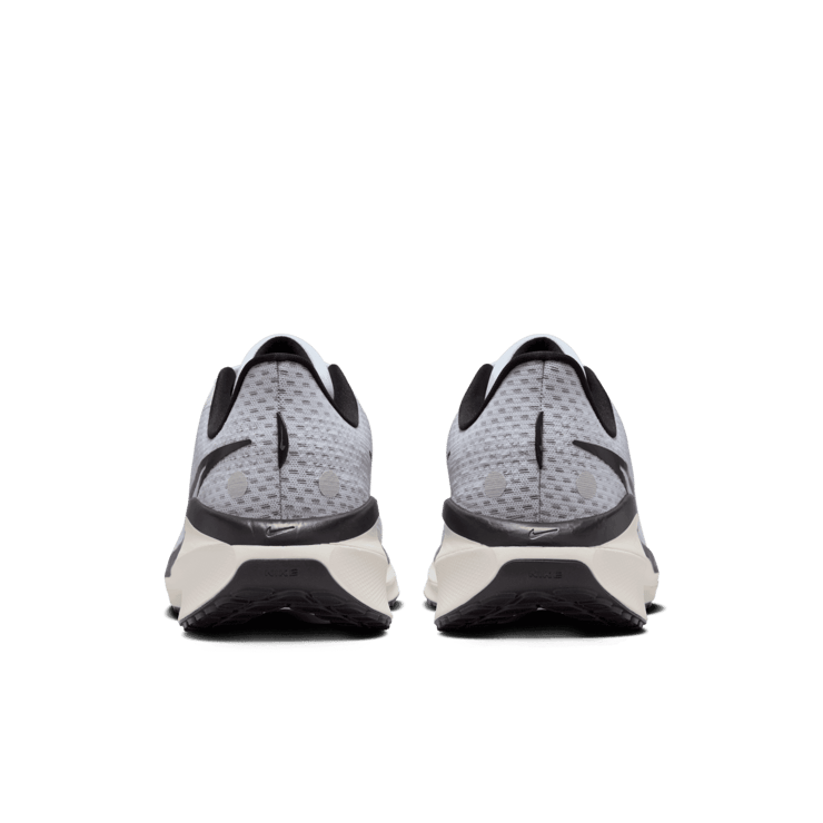 Nike Vomero 17 Road Angle 3