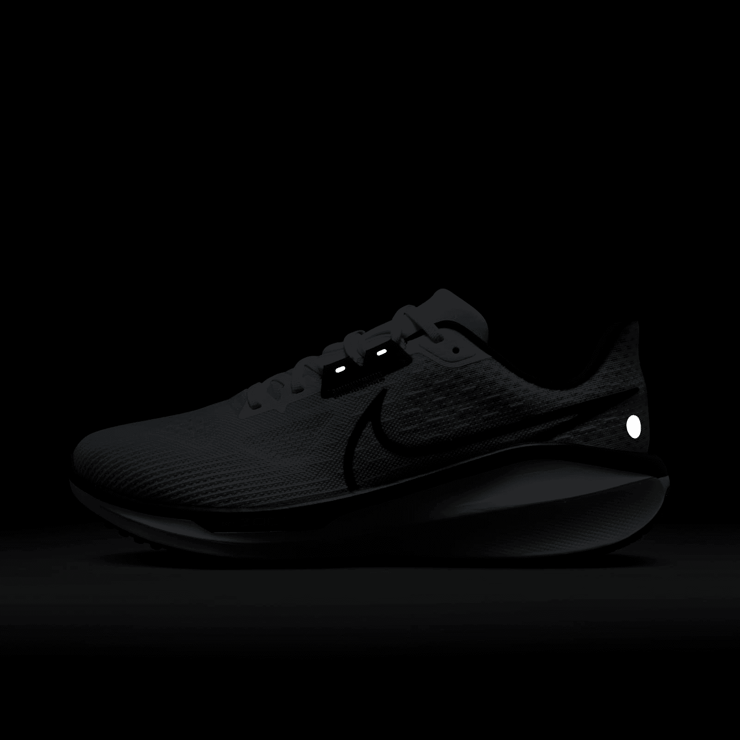 Nike Vomero 17 Road Angle 8