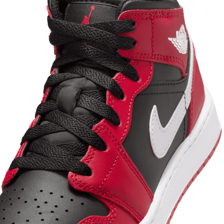 Air Jordan 1 Mid (GS) Angle 4