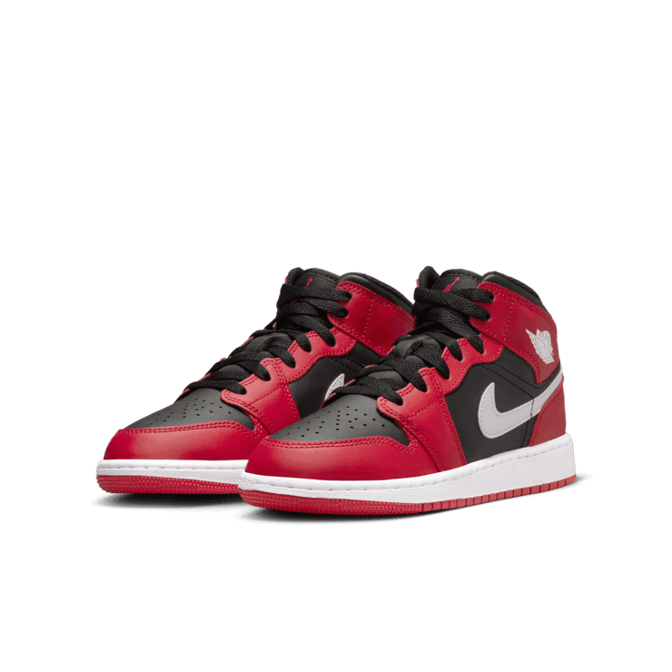 Air Jordan 1 Mid (GS) Angle 2