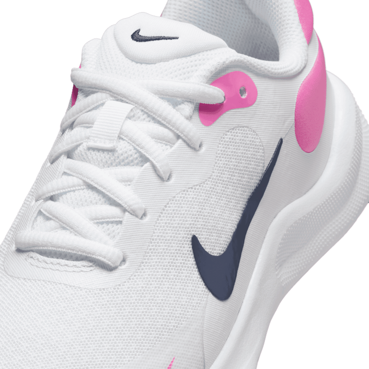 Nike Revolution 7 (GS) Angle 4
