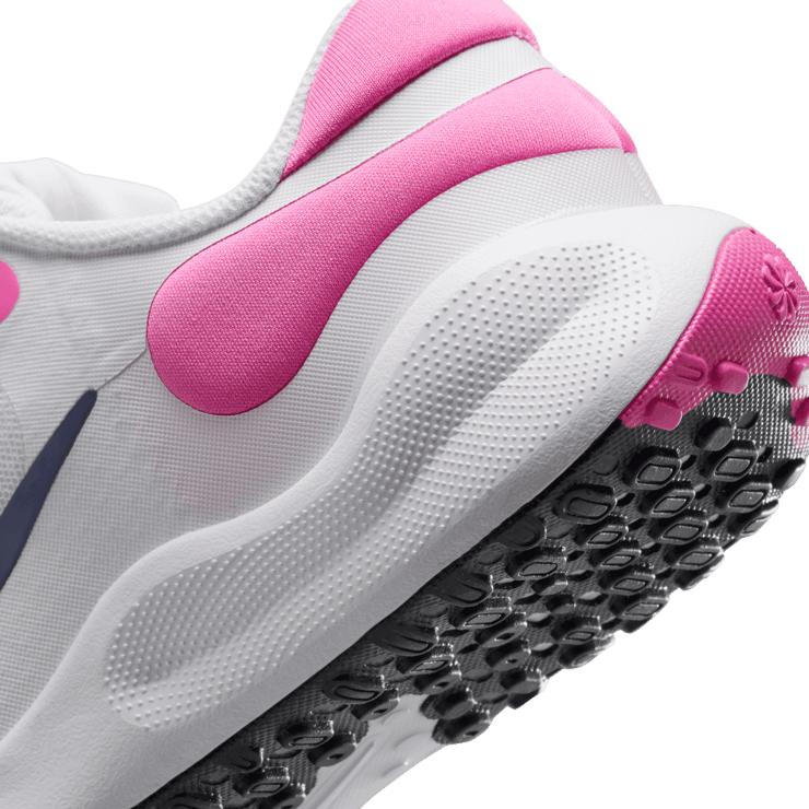Nike Revolution 7 (GS) Angle 5
