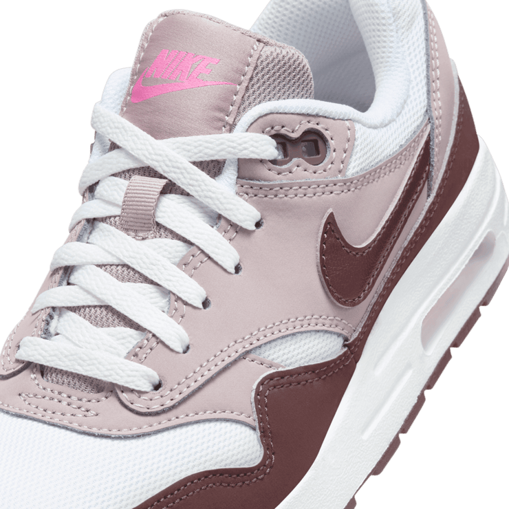 Nike Air Max 1 (GS) Angle 4