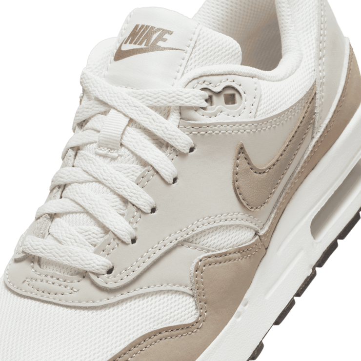 Nike Air Max 1 (GS) Angle 4