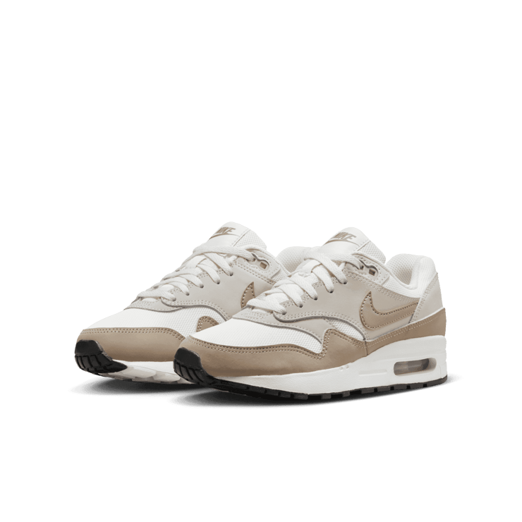 Nike Air Max 1 (GS) Angle 2