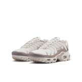 Nike Air Max Plus (GS) Angle 2