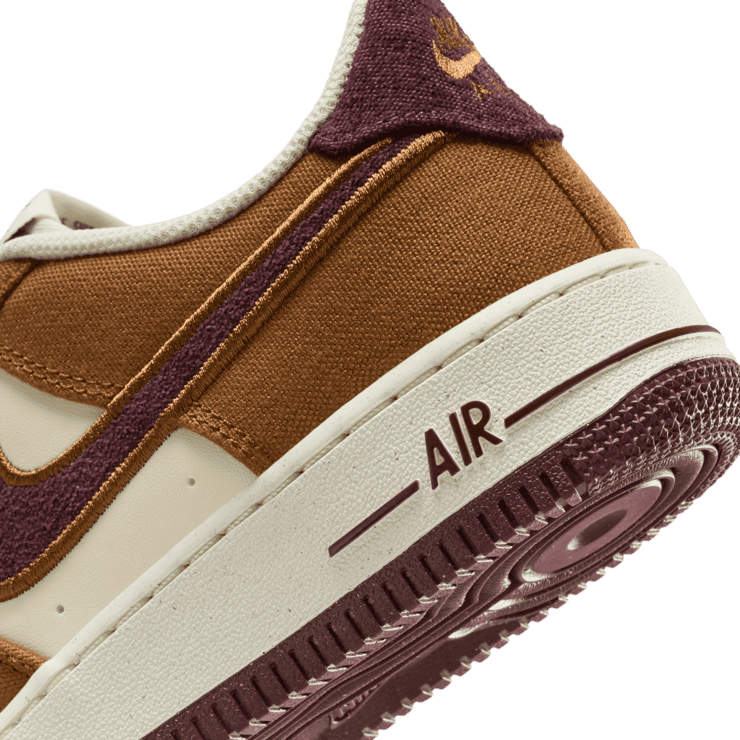 Nike Air Force 1 LV8 (GS) Angle 5