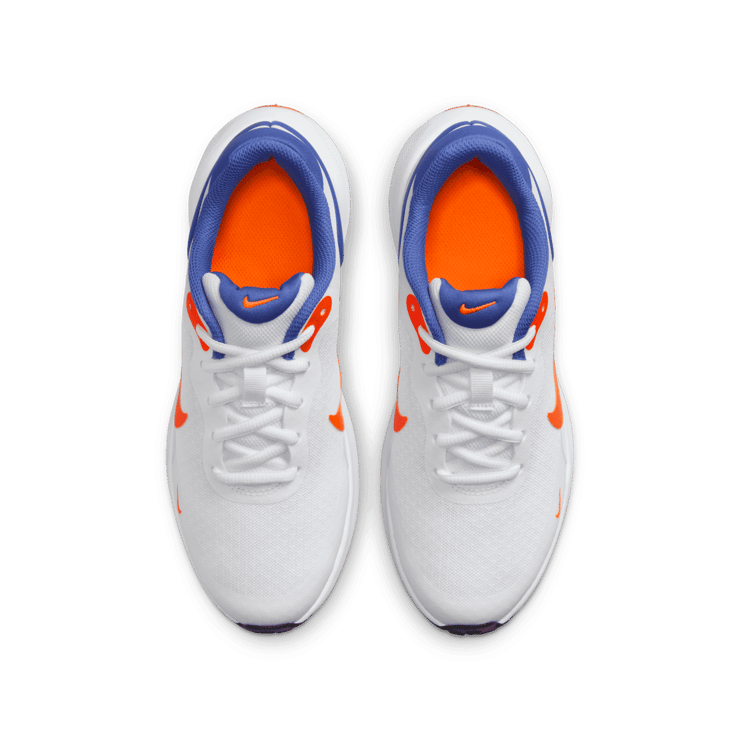 Nike Revolution 7 (GS) Angle 1