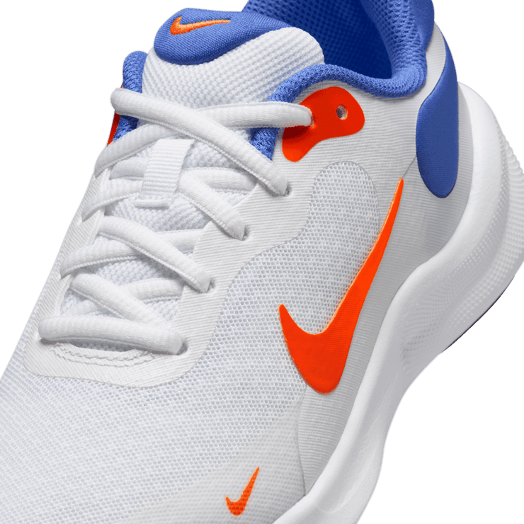 Nike Revolution 7 (GS) Angle 4