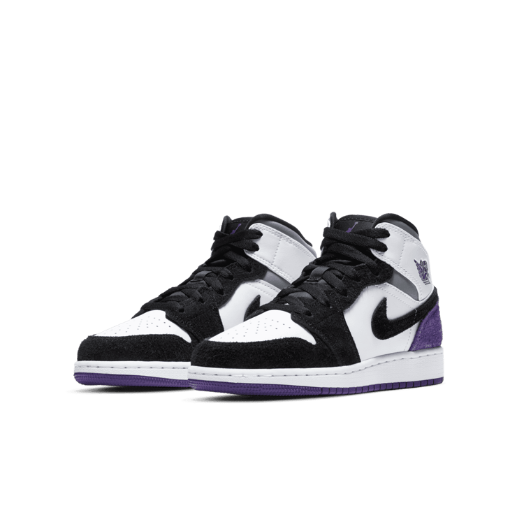 Air Jordan 1 Mid SE 'Varsity Purple' (GS) Angle 2