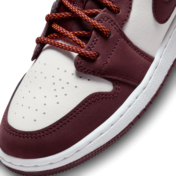 Air Jordan 1 Low  'Night Maroon' (GS) Angle 4