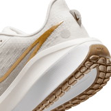 Nike Vomero 17 Road Angle 5