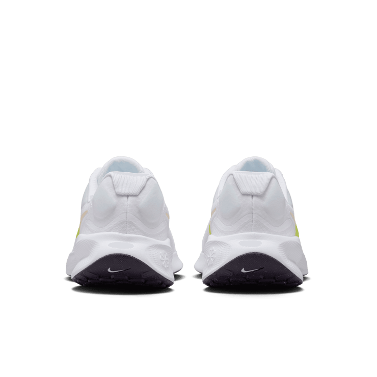 Nike Revolution 7 Road (Extra Wide) Angle 3