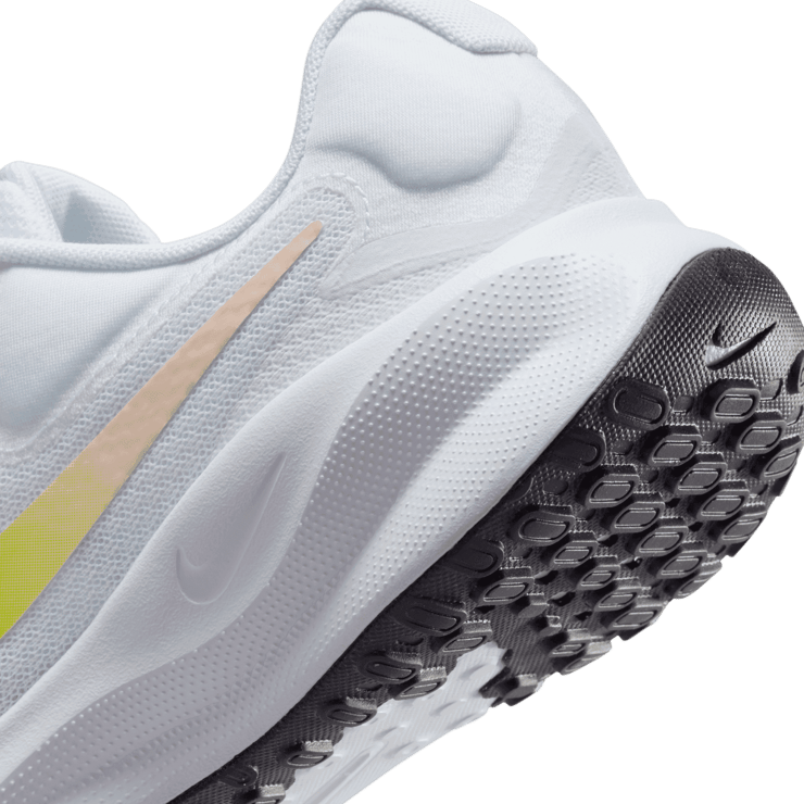 Nike Revolution 7 Road (Extra Wide) Angle 5