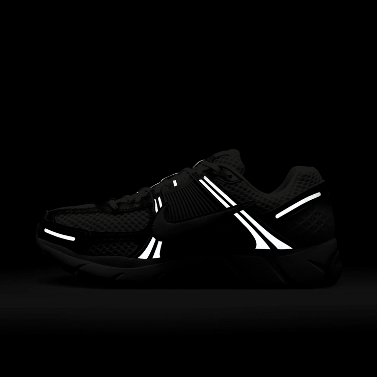 Nike Zoom Vomero 5 Angle 9