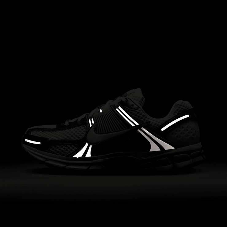 Nike Zoom Vomero 5 Angle 8