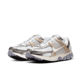Nike Zoom Vomero 5 Angle 2
