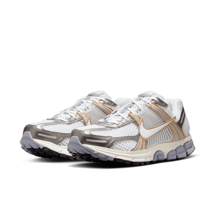 Nike Zoom Vomero 5 Angle 2