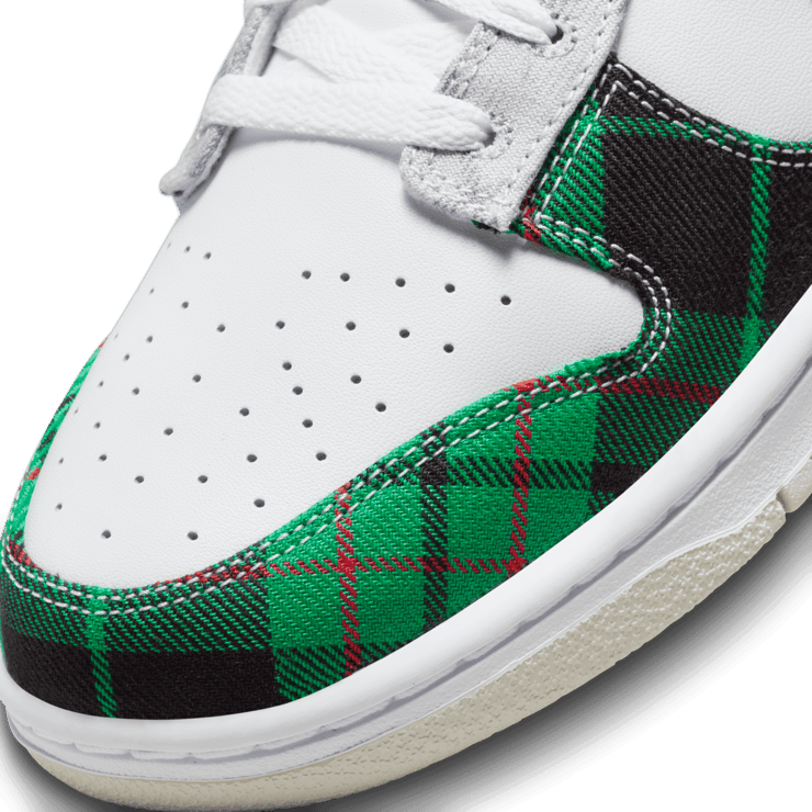 Nike Dunk Low Premium Tartan Plaid Angle 4