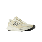New Balance Fresh Foam Arishi v4 Beige Black Angle 2