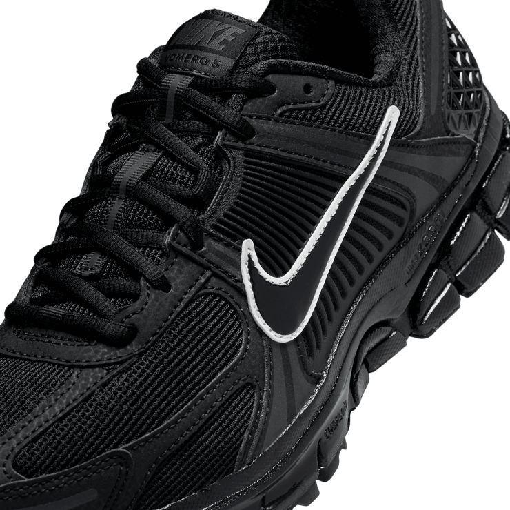 Nike Zoom Vomero 5 Black White Angle 4