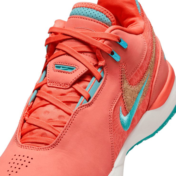 Nike LeBron 21 Pearl of Z Angle 4