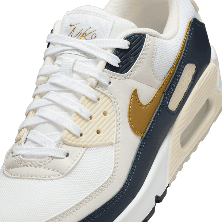 Nike Air Max 90 Olympics (W) Angle 4