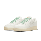Nike Air Force 1 Low Jewel Sail Enamel Green Angle 2