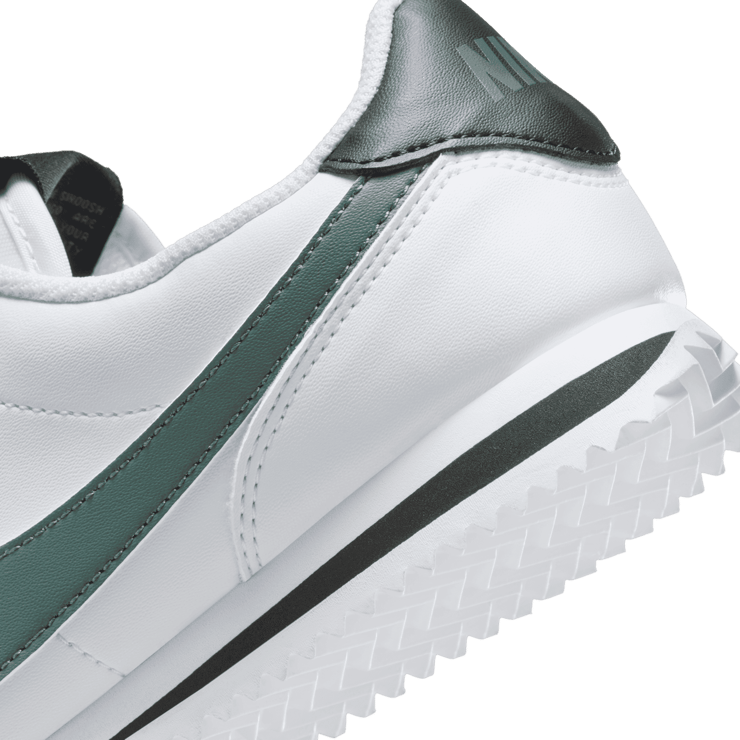 Nike Cortez (GS) Angle 5