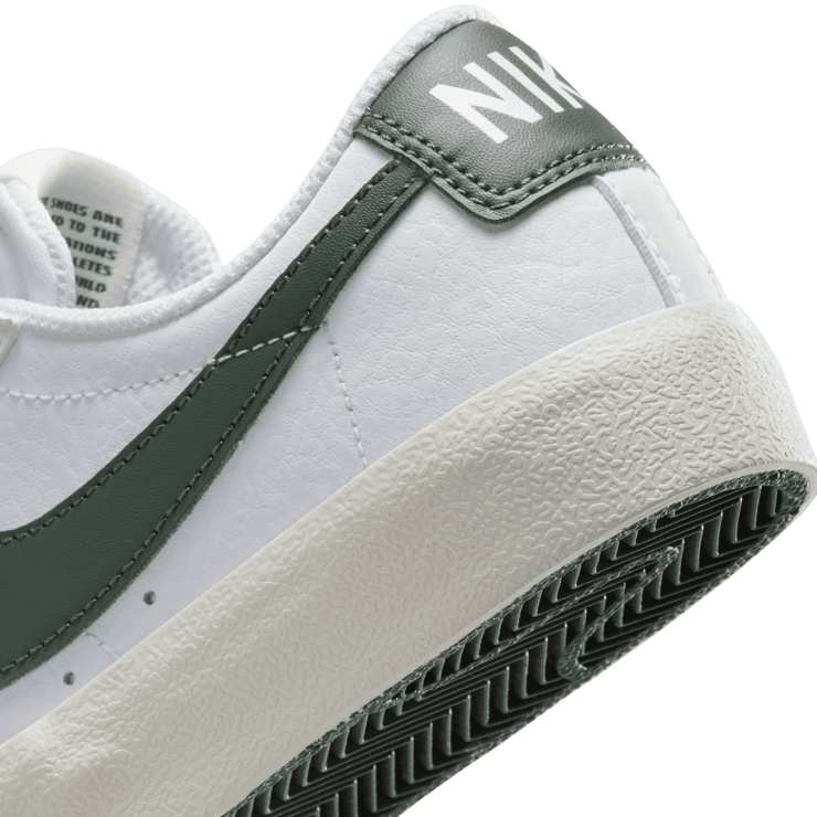 Nike Blazer Low '77 (GS) Angle 5