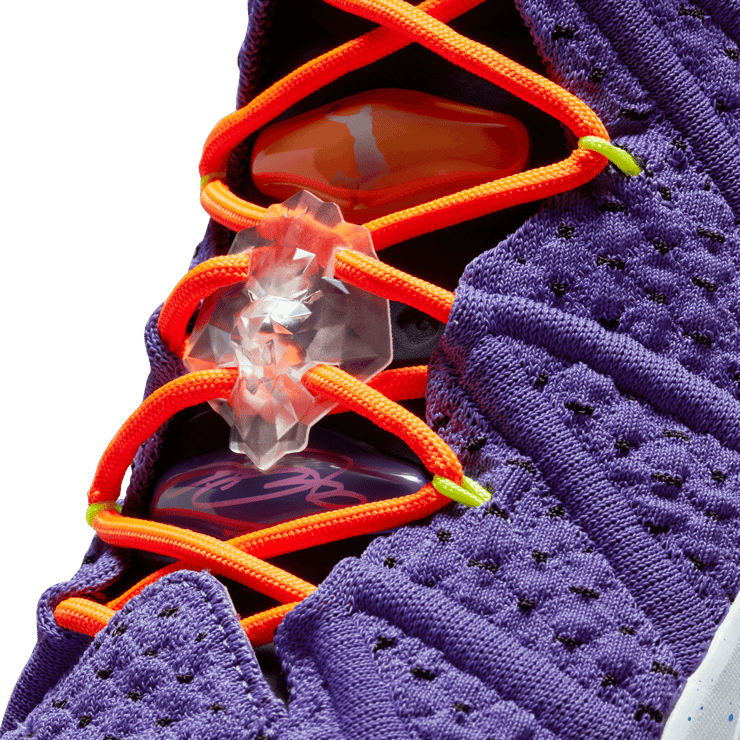 LeBron 18 Best 10–18 Psychic Purple Angle 6