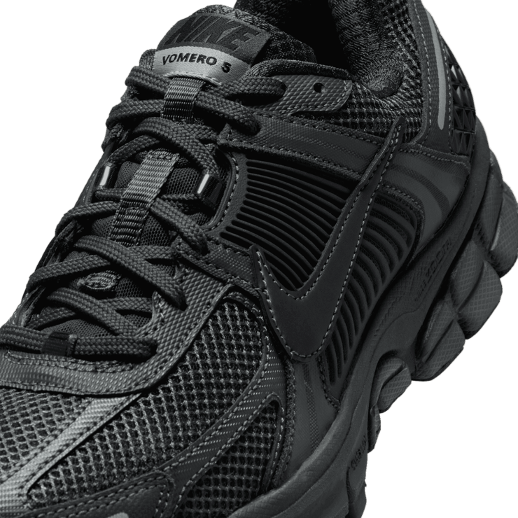 Nike Zoom Vomero 5 Triple Black (W) Angle 4