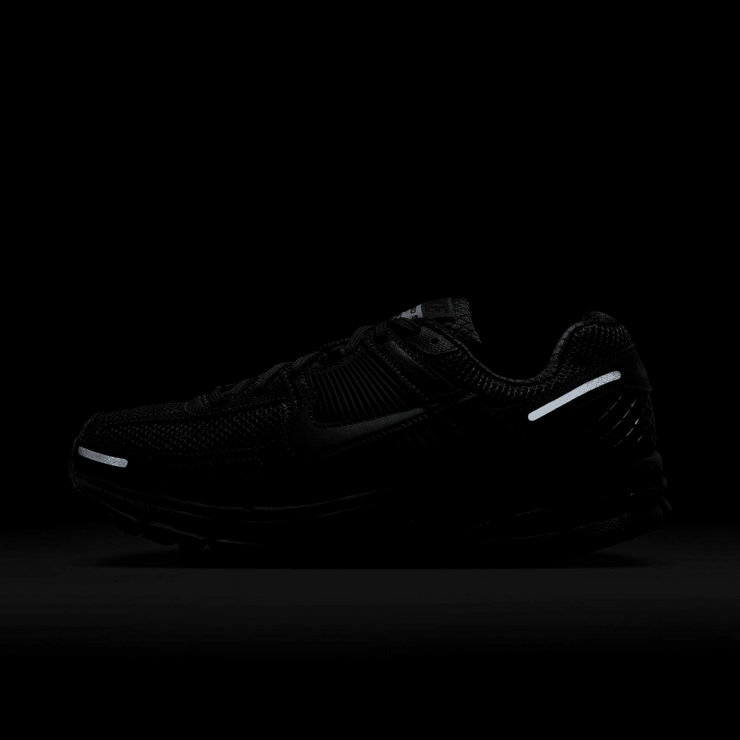 Nike Zoom Vomero 5 Triple Black (W) Angle 7