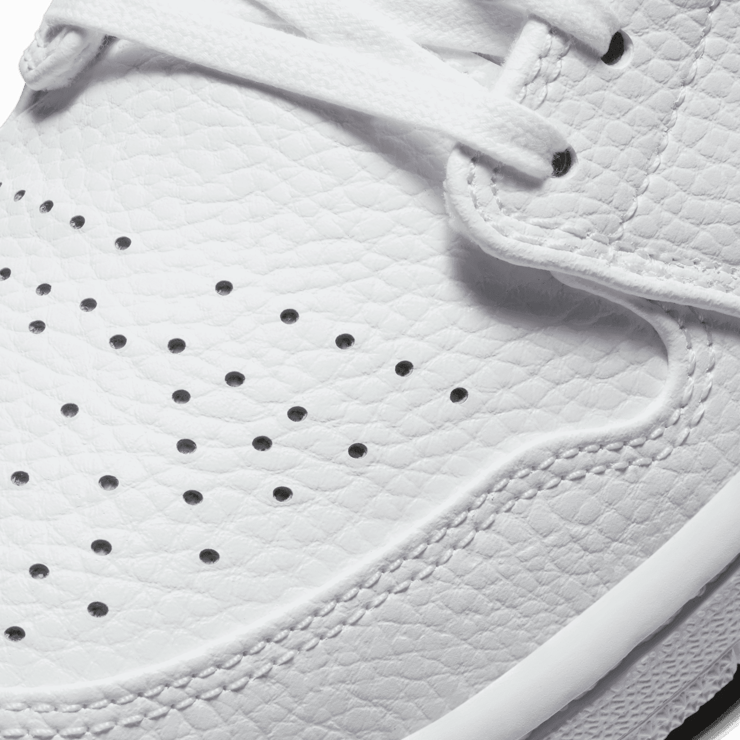 Air Jordan 1 Retro Low 'White Metallic Gold' (W) Angle 4