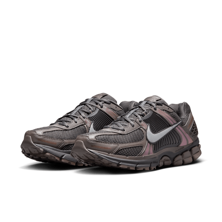 Nike Zoom Vomero 5 Cave Stone Angle 3