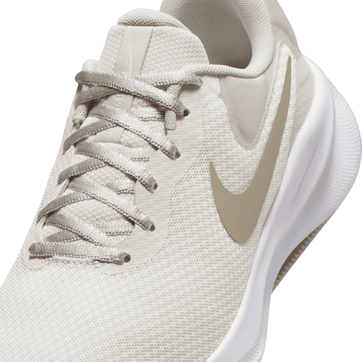Nike Revolution 7 Road Angle 4