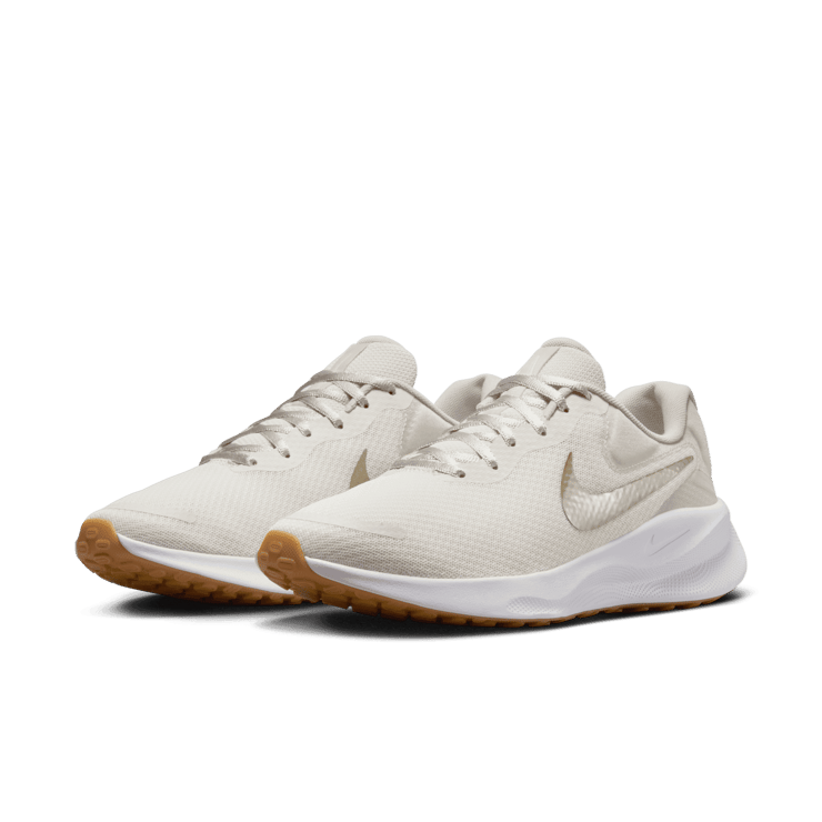 Nike Revolution 7 Road Angle 2