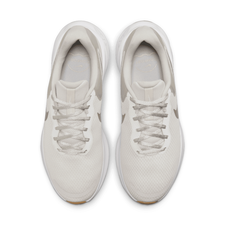 Nike Revolution 7 Road Angle 1