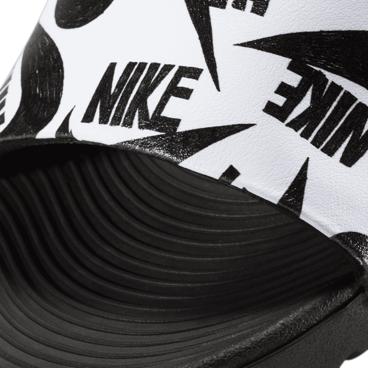 Nike Kawa Slide SE JDI 'Black White' (GS) Angle 3
